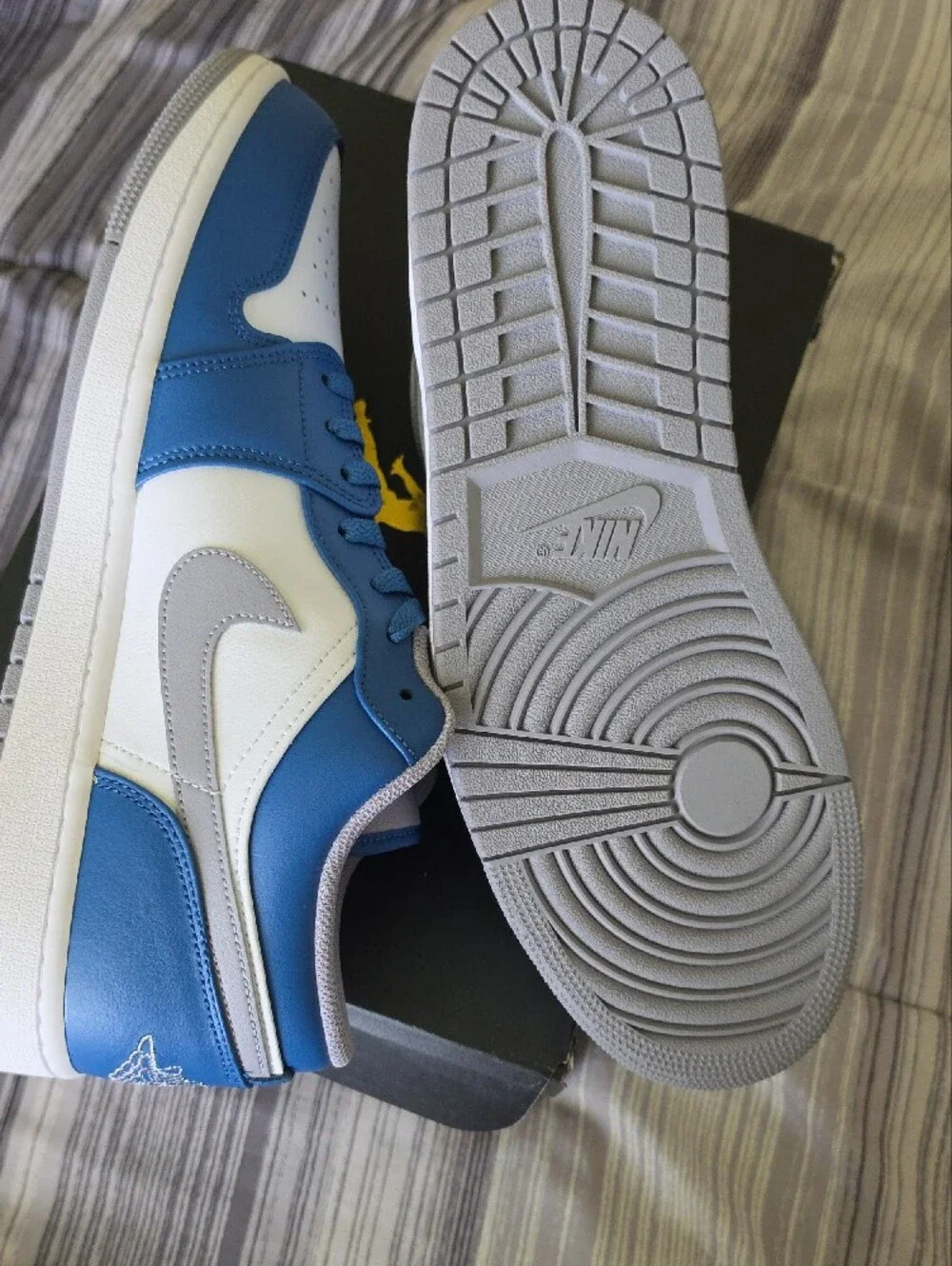 Air Jordan Retro 1 Low Tru Blue/ Grey/white